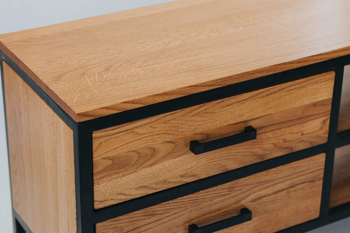 What types of wood are good for furniture?