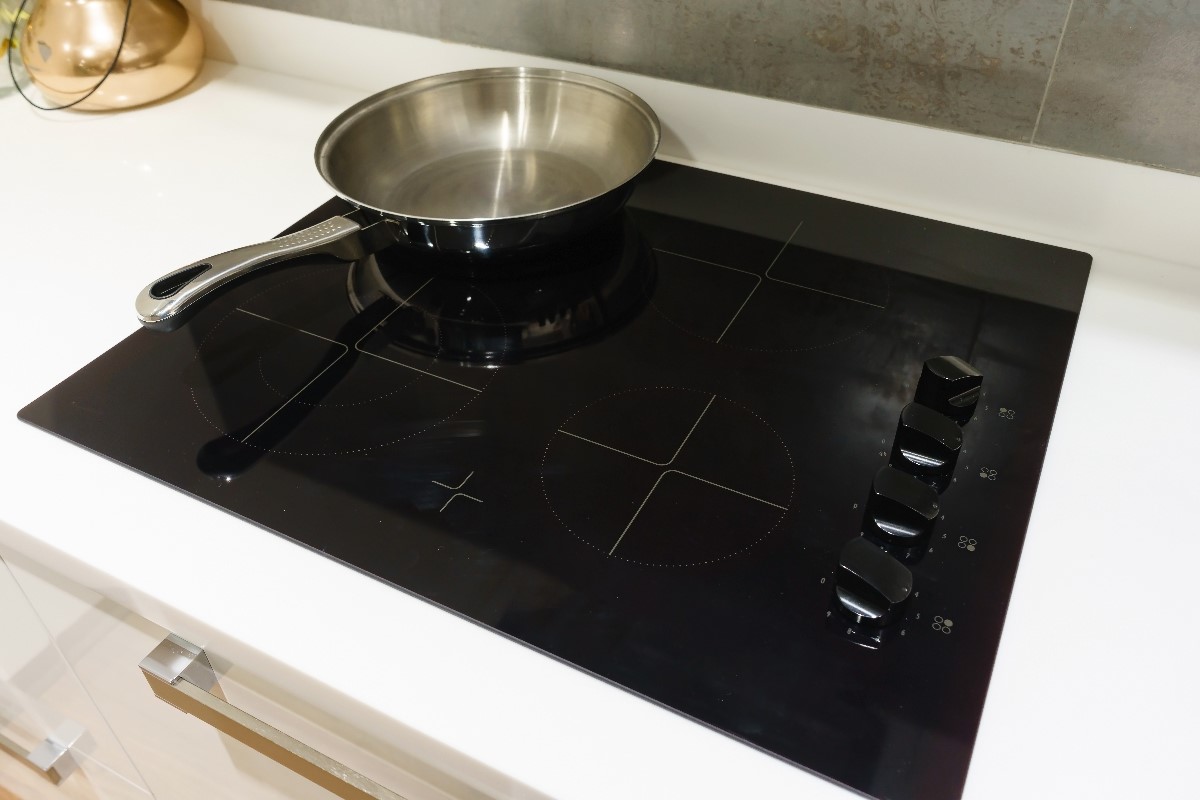 What is the difference between an induction cooktop and a ceramic cooktop?