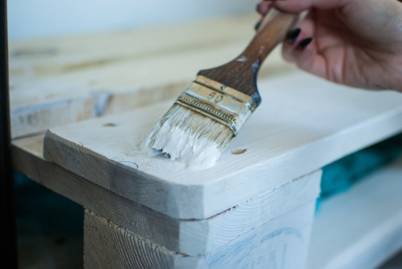 How to paint furniture white? Step by step