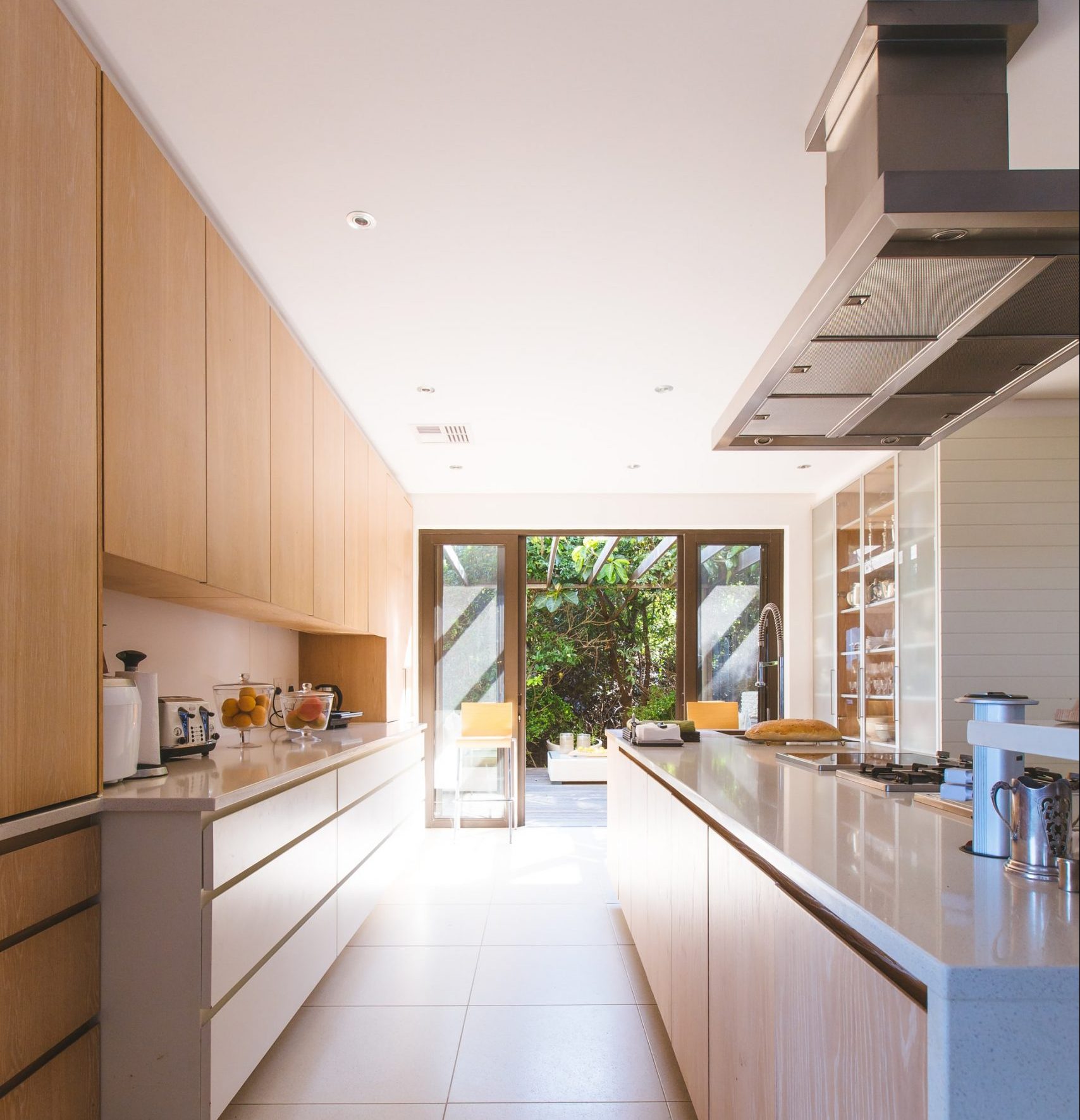 Acrylic kitchen fronts – advantages and disadvantages